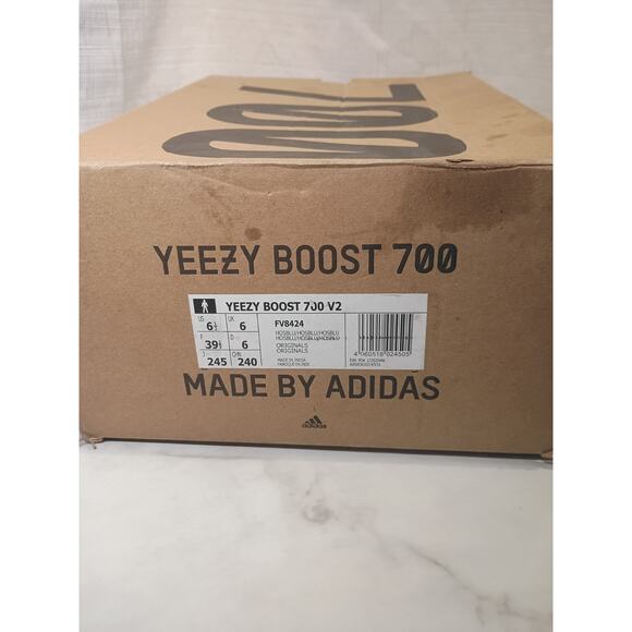 adidas Yeezy 700 V2 Hospital blue size 5 mens used main image 11